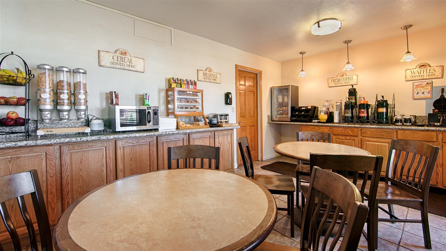 Trailside Inn Алтурас Екстериор снимка