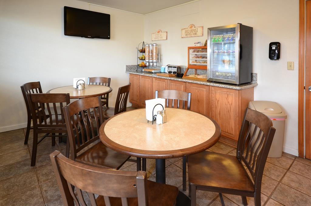 Trailside Inn Алтурас Ресторант снимка