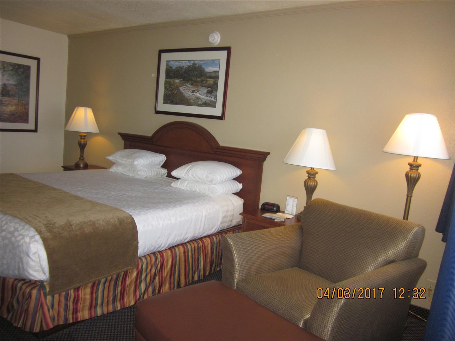 Trailside Inn Алтурас Екстериор снимка