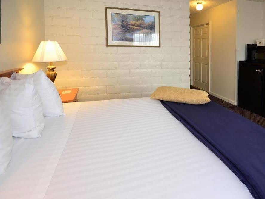 Trailside Inn Алтурас Екстериор снимка